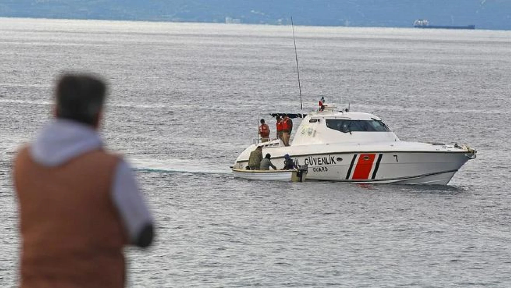 Ege Denizi'nde kaçakları taşıyan tekne battı: 3 ölü