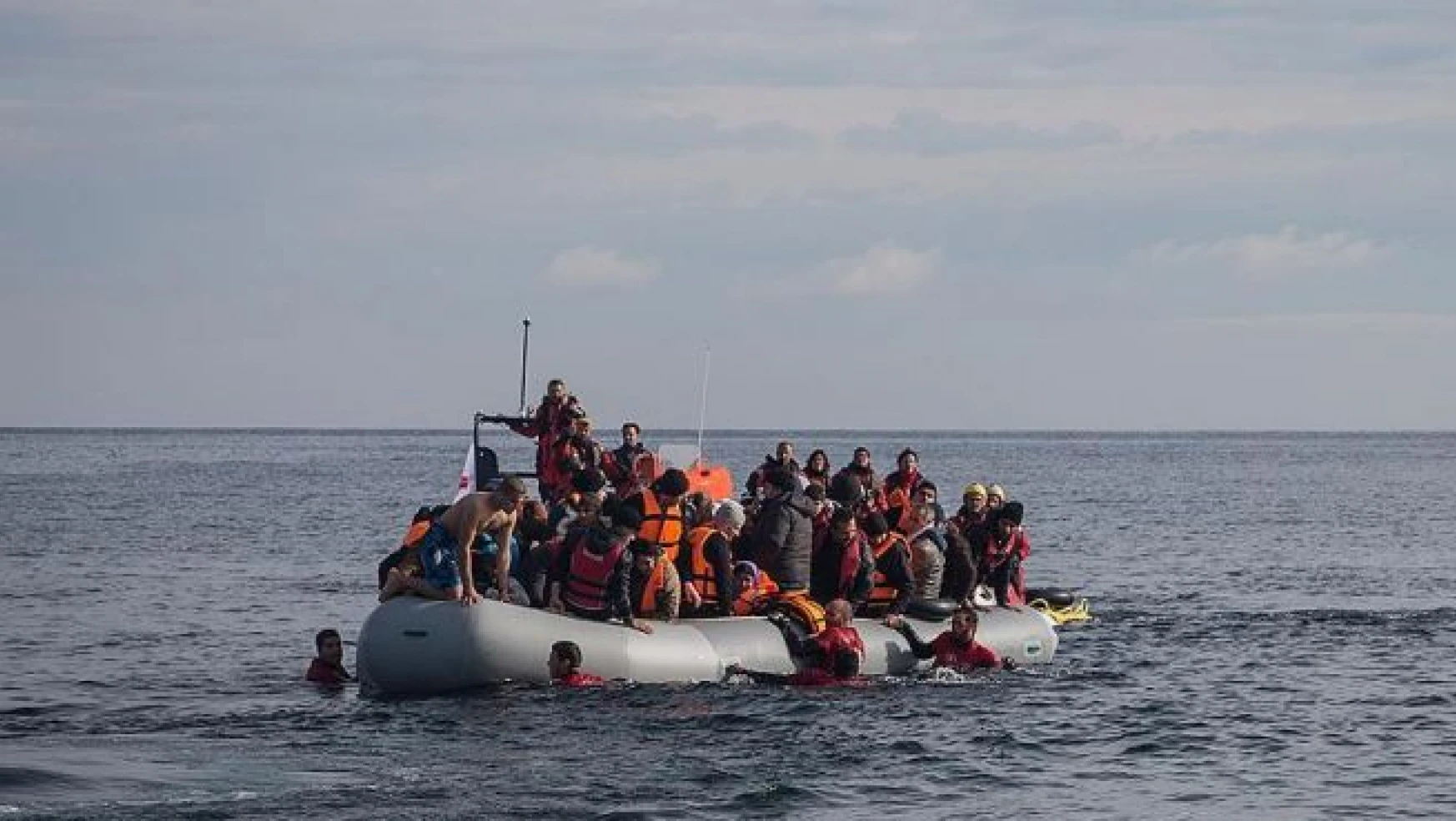 Ege Denizi'nde sığınmacı botu battı, 3 çocuk öldü