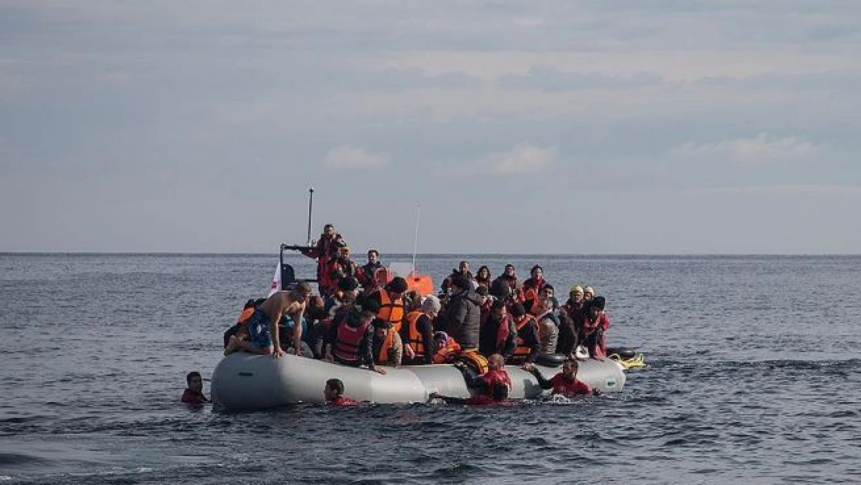 Ege'de 199 göçmen kurtarıldı