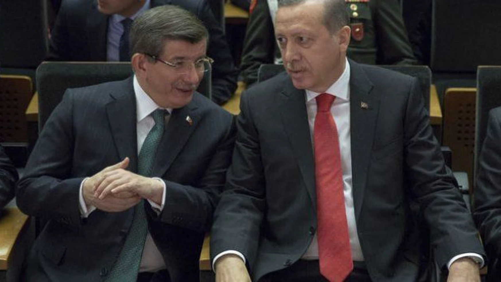 Erdoğan ile Davutoğlu'nun sözlerini karşılaştıranlara &quotfitne çıkarmayın" isyanı