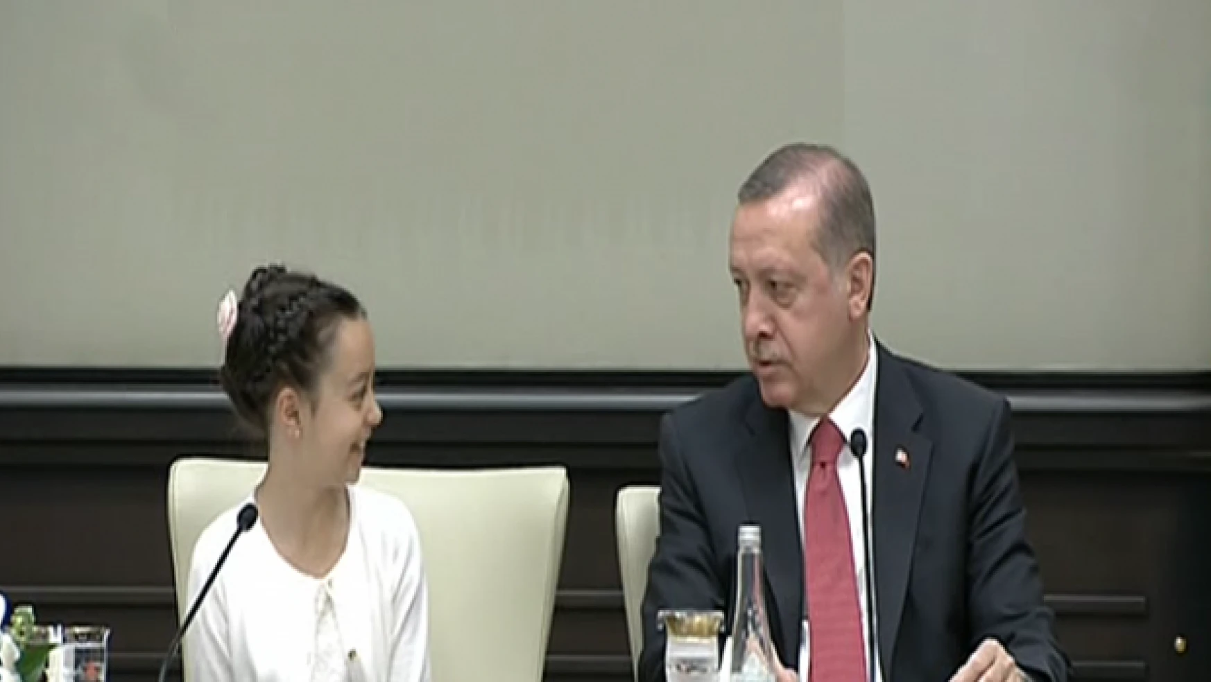Erdoğan koltuğunu 11 yaşındaki çocuğa devretti