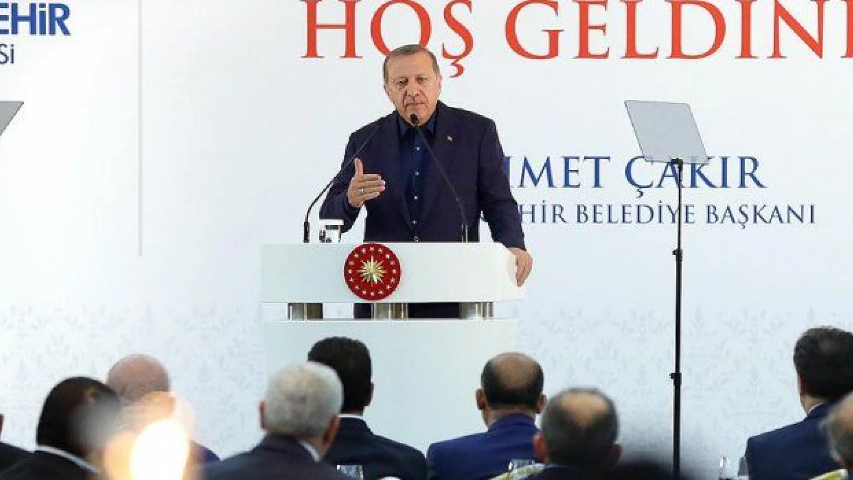 Erdoğan: Türkiye'de kriz çıkması için dua edenler var!
