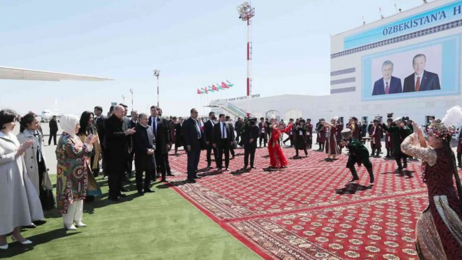 Erdoğan, Ürgenç Havaalanı'nda törenle karşılandı
