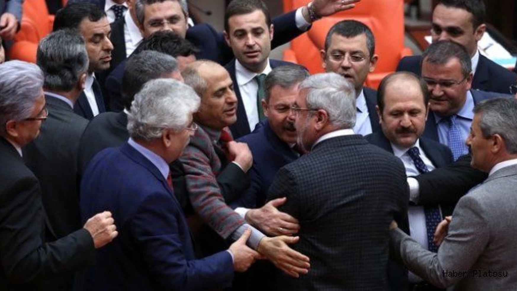 Erdoğan'ın 'AYM kararına saygı duymuyorum' sözleri Meclis'i karıştırdı