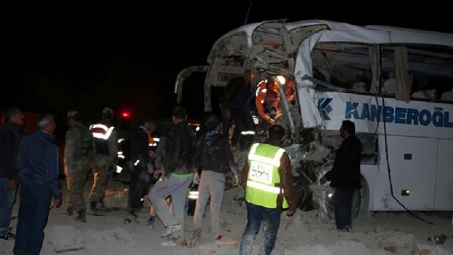 Erzurum'da katliam gibi kaza: 3 ölü 24 yaralı