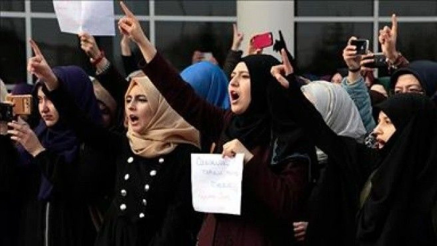 Eskişehir'de standa saldırı protesto edildi