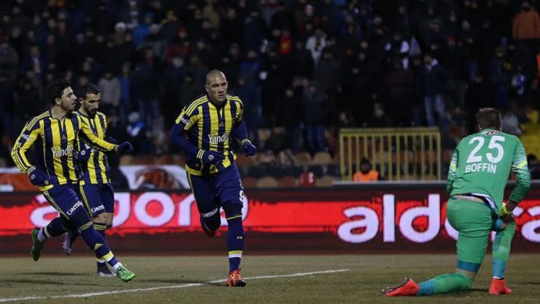 Fenerbahçe Eskişehirspor'u 3 golle geçti
