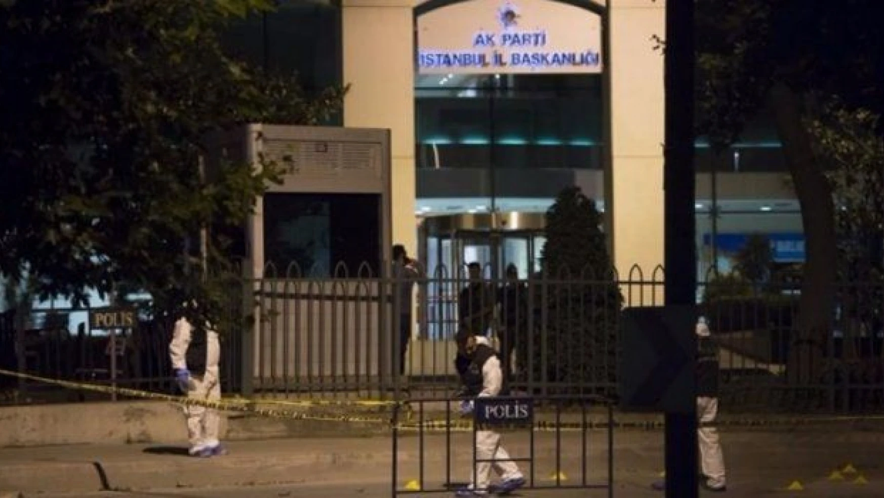 Flaş...AK Parti İstanbul İl Merkezi'ne saldırı