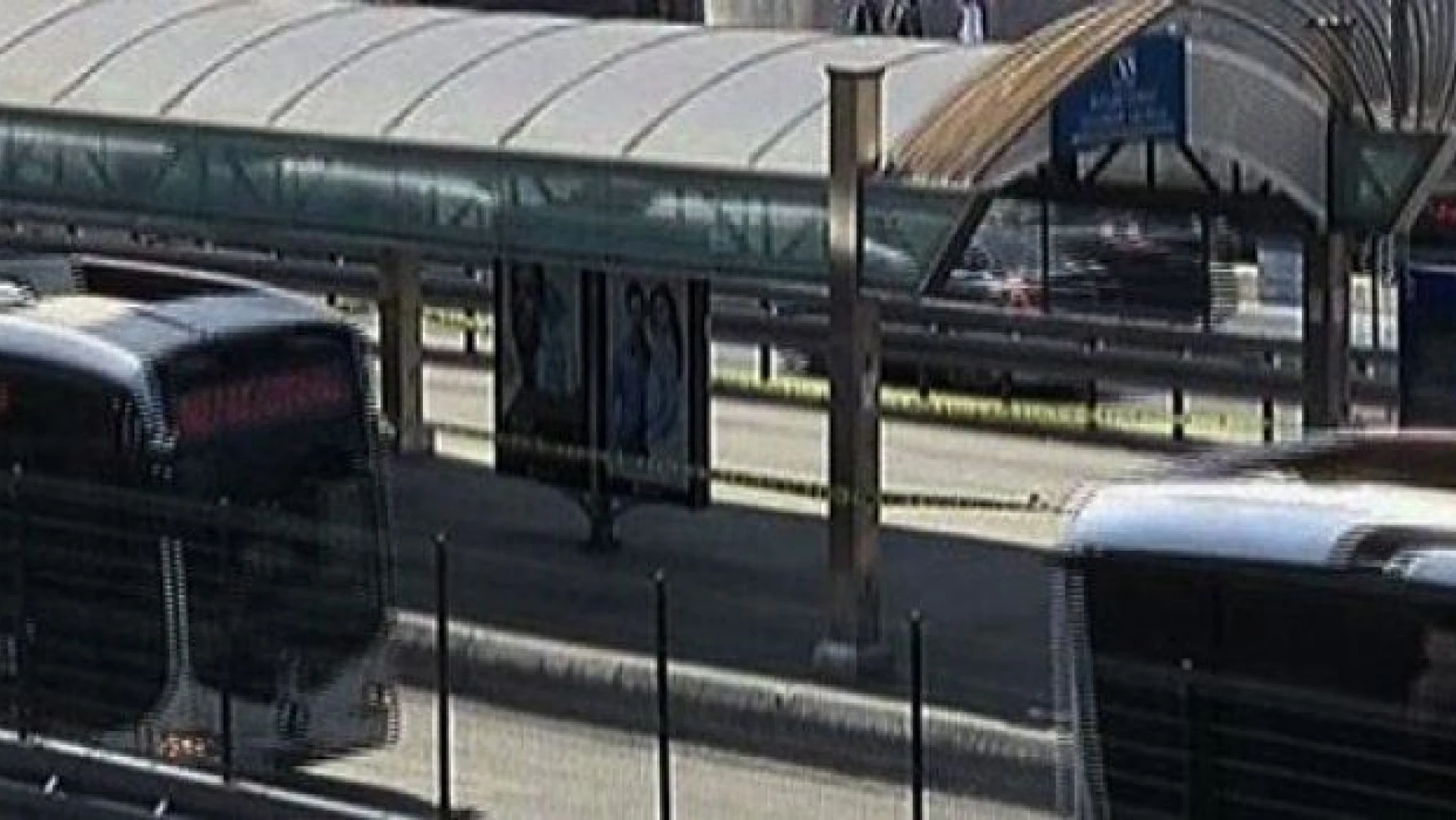 Flaş...Avcılar metrobüs durağındaki kapatıldı