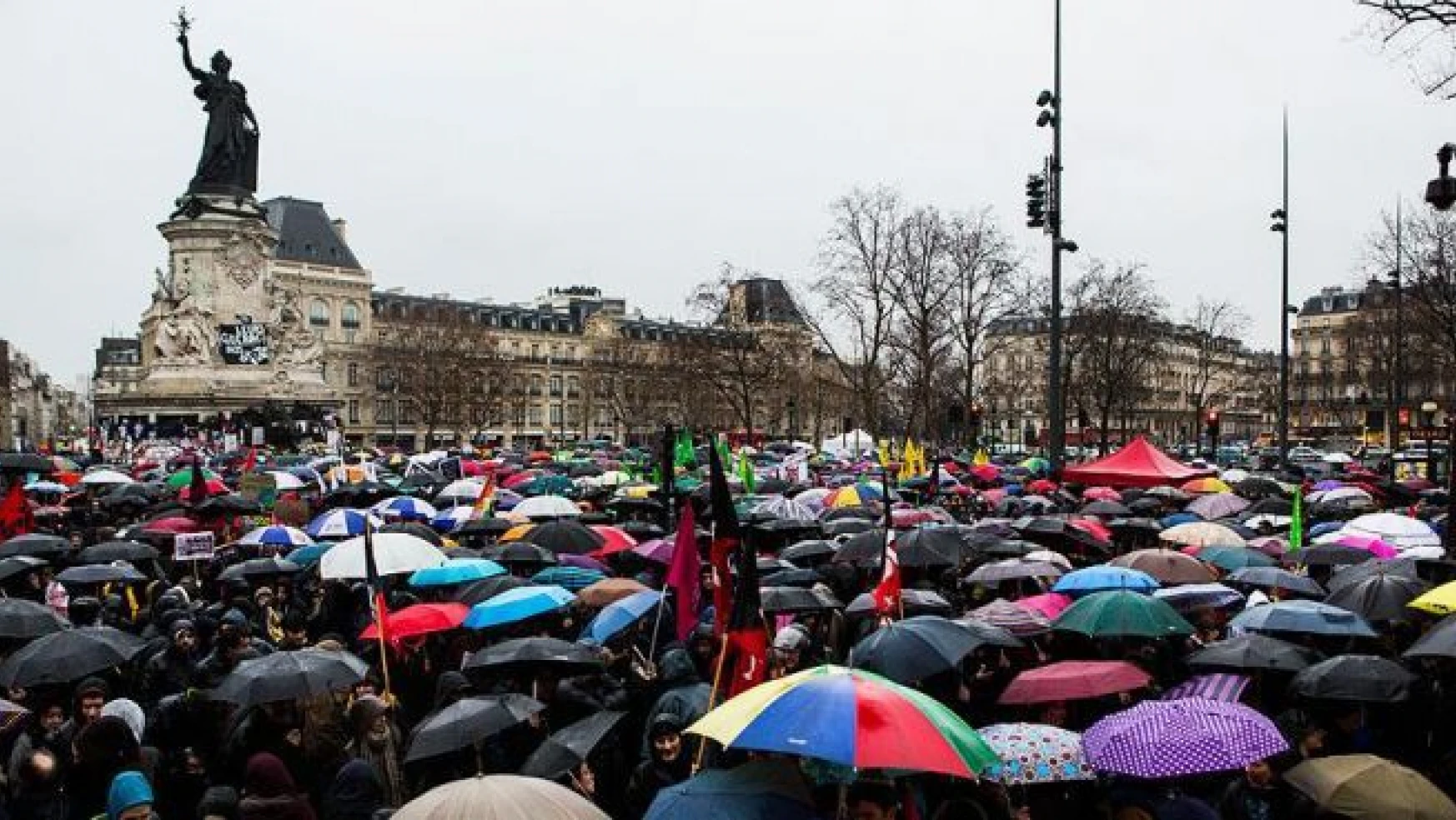 Fransa'da Bakanlar Kurulu'na olağanüstü hal yetkisi uzatıldı