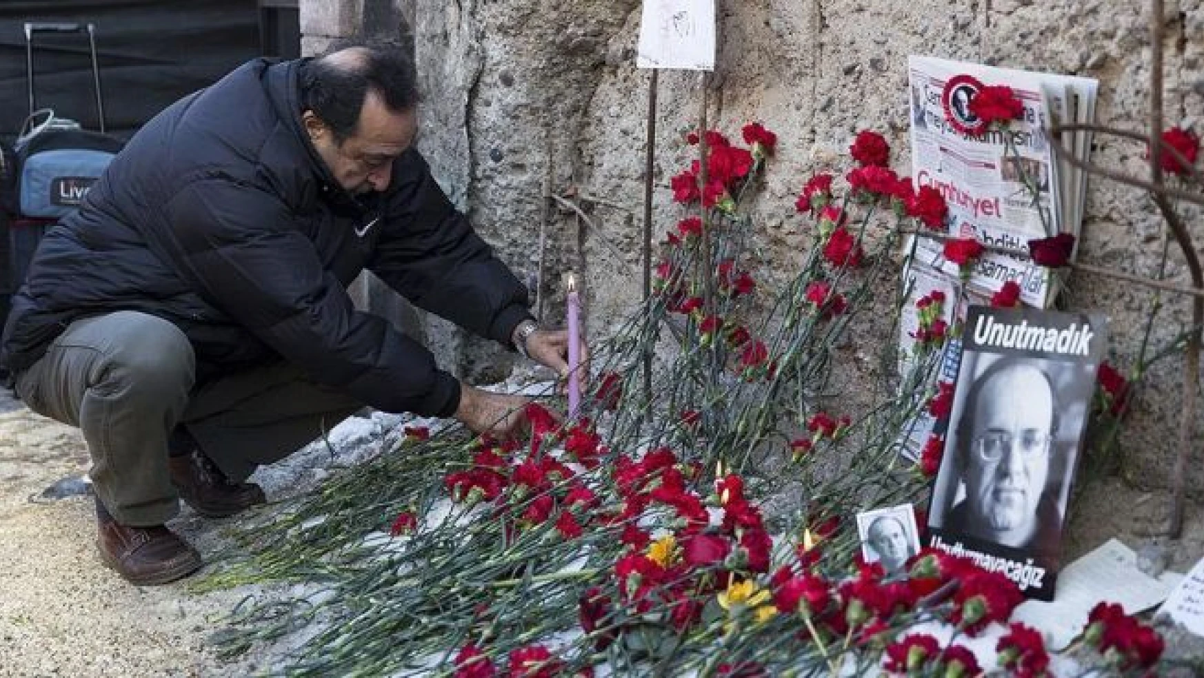 Gazeteci Yazar Uğur Mumcu ölümünün 23'üncü yılında anıldı