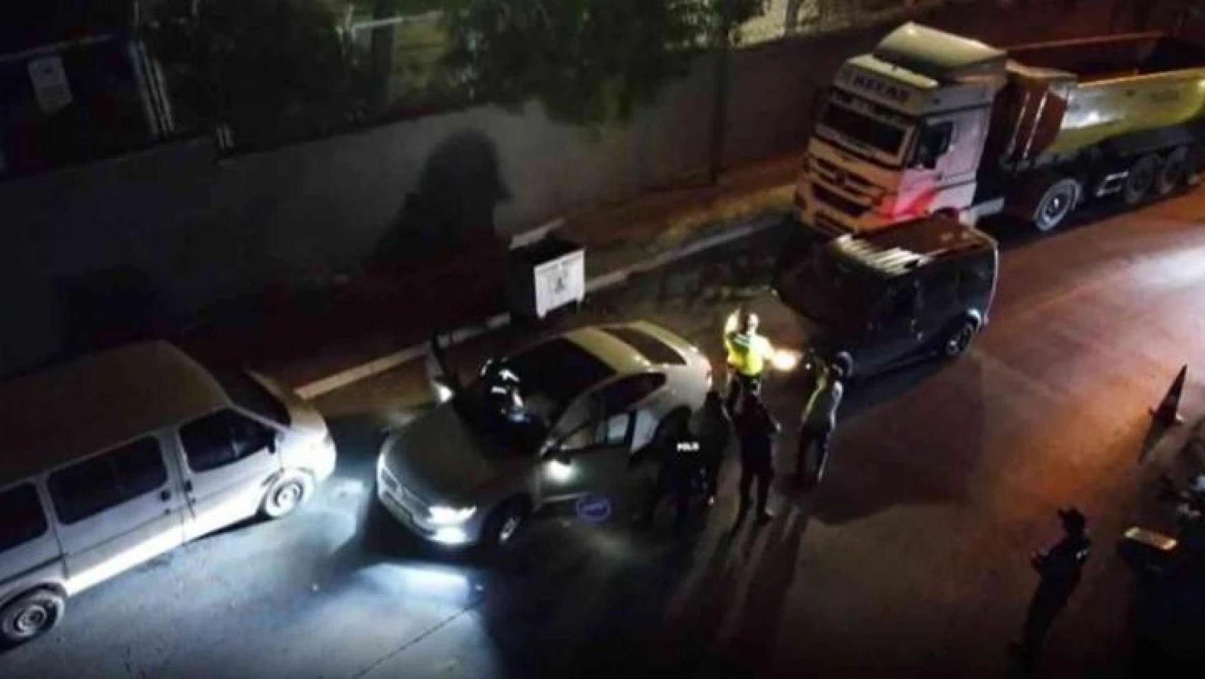 Gaziantep'te araçlar didik didik arandı, sürücüler sorgulandı
