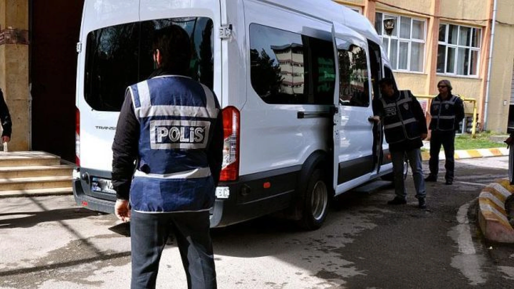 Gaziantep'teki FETÖ/PDY operasyonunda 7 kişi adliyede