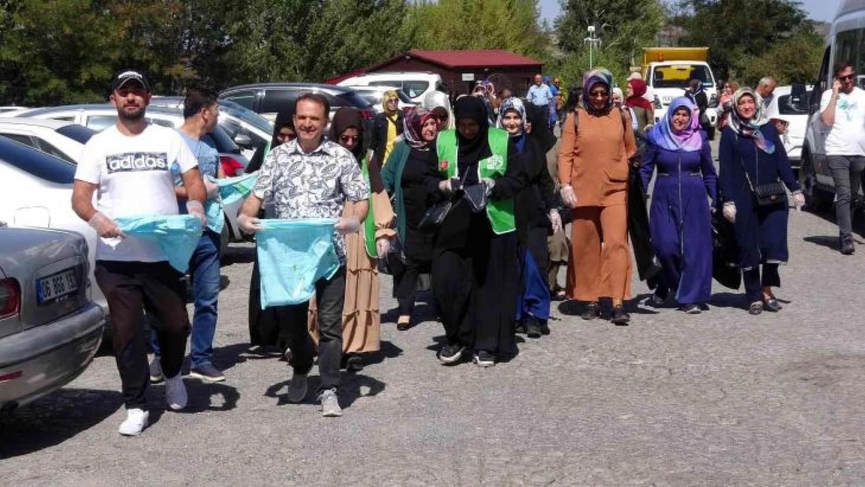 Gönüllüler, Türkiye'nin ilk milli parkında temizlik yaptı