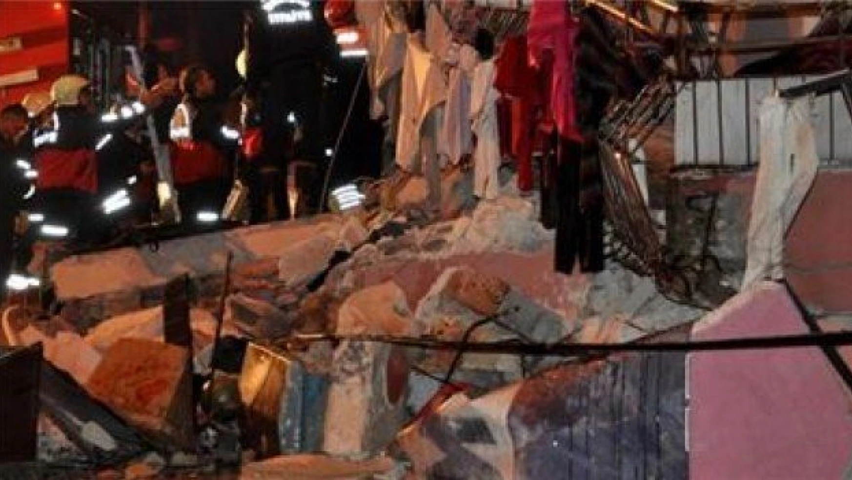 Hakkari'de toprak damlı ev çöktü: 4 ölü, 1 yaralı