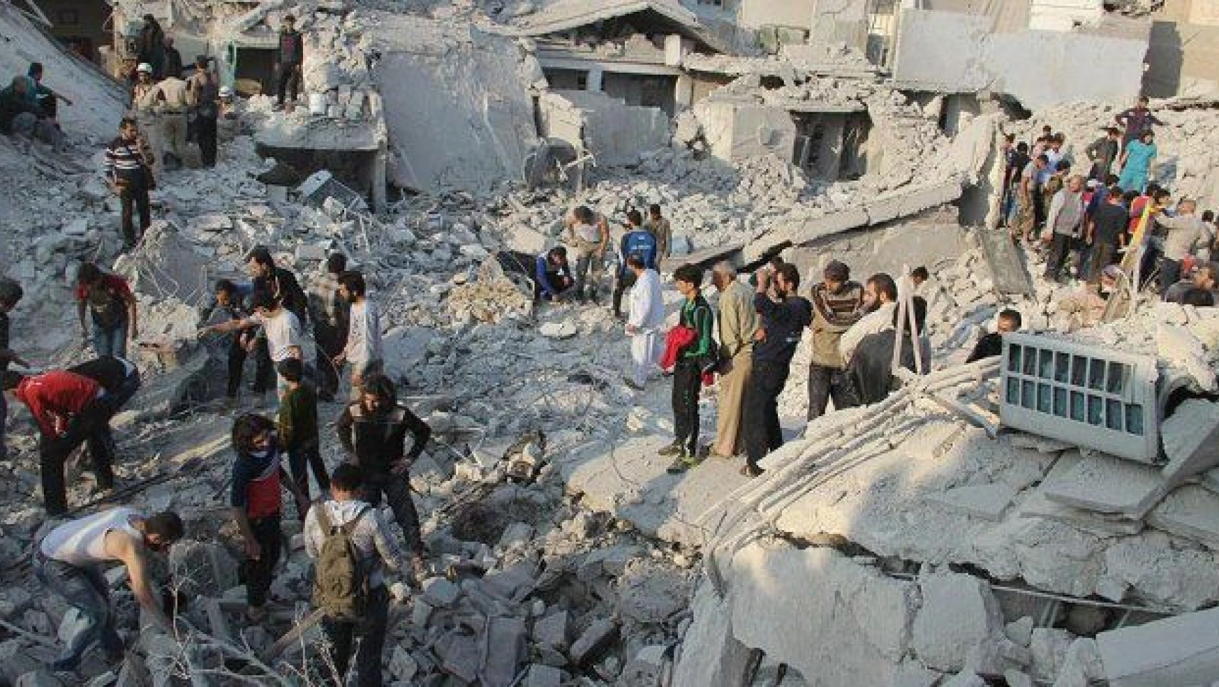 Halep'te sivil yerleşim yerine saldırı: 45 ölü
