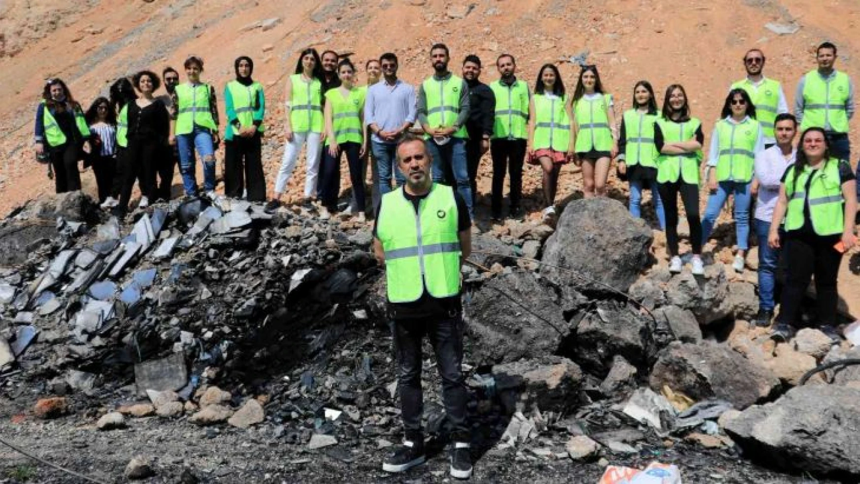 Haluk Levent: '18 bölgedeki çöp yığınları 1 ay içerisinde toplanacak'