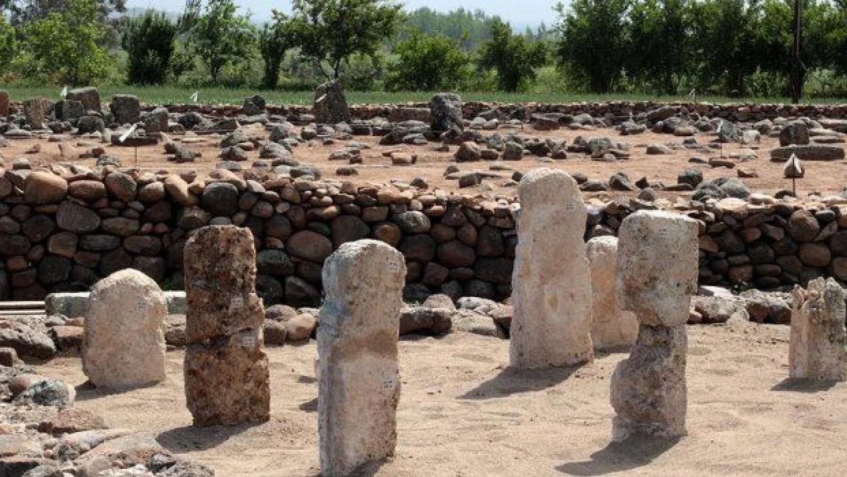 Hatay'da Kayı Boyu damgalı mezar taşları bulundu