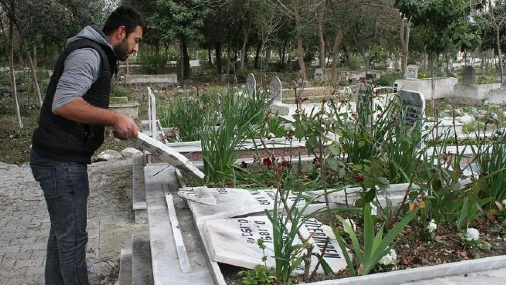 Hatay'da şehit mezarları tahrip edildi
