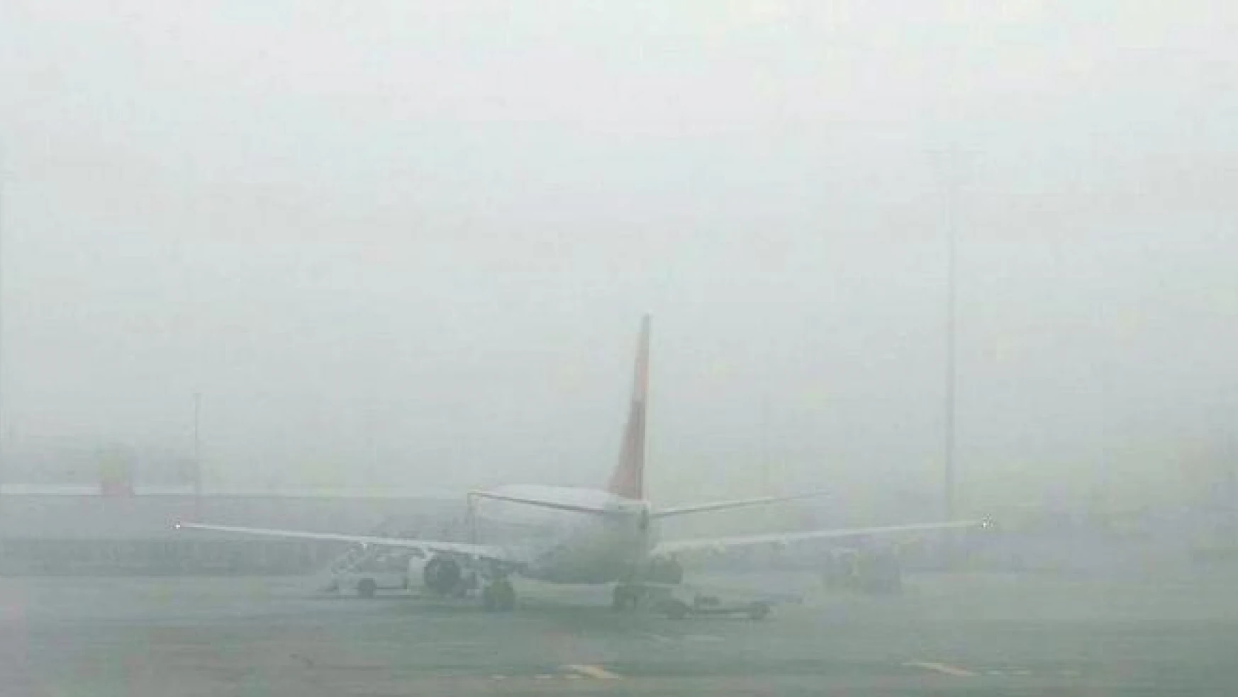 Hava ulaşımına yoğun sis engeli