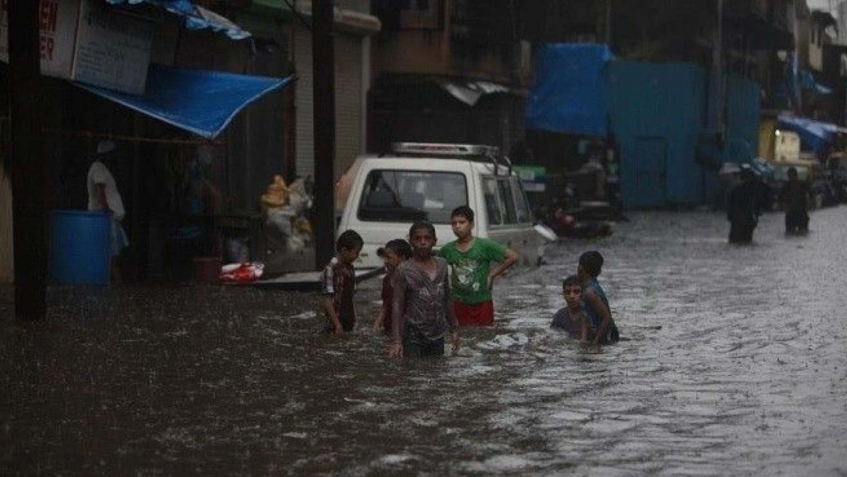 Hindistan'da şiddetli yağışlar nedeniyle 188 kişi öldü