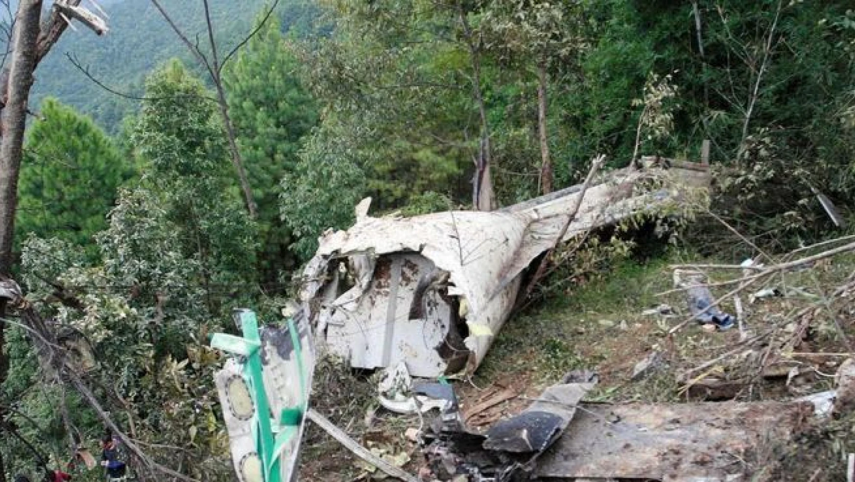 Hindistan'da uçak düştü: 10 ölü