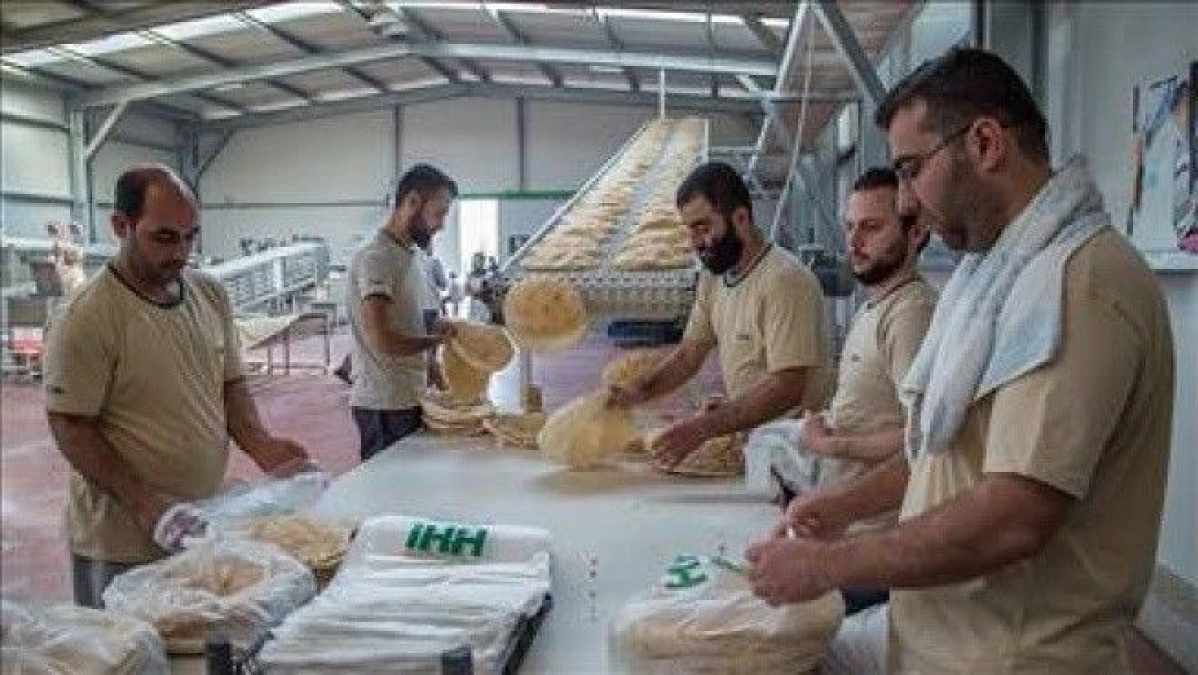 İHH'dan Suriyelilere ekmek