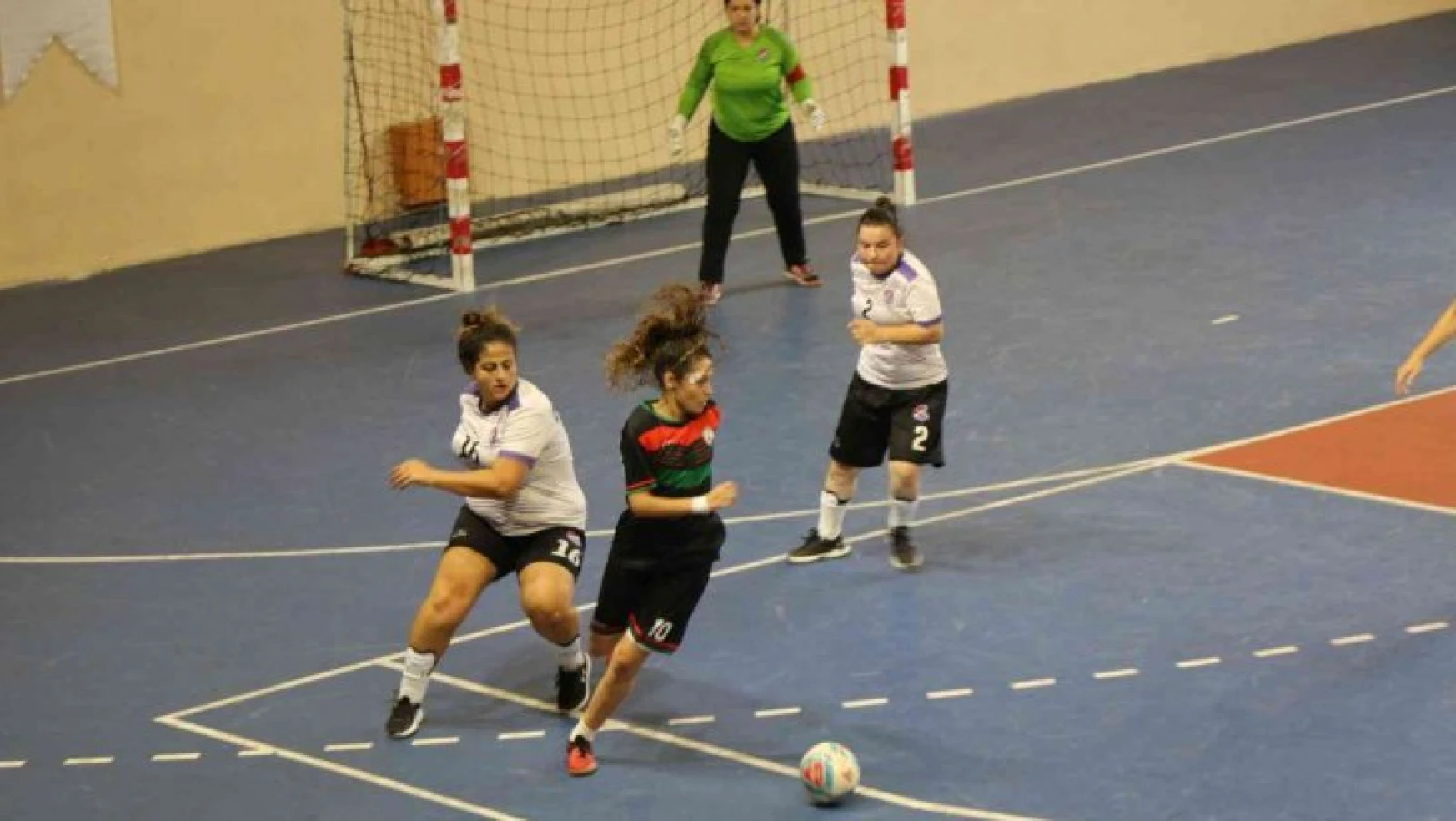 İşitme Engelliler Kadın Futsal Türkiye Şampiyonası devam ediyor