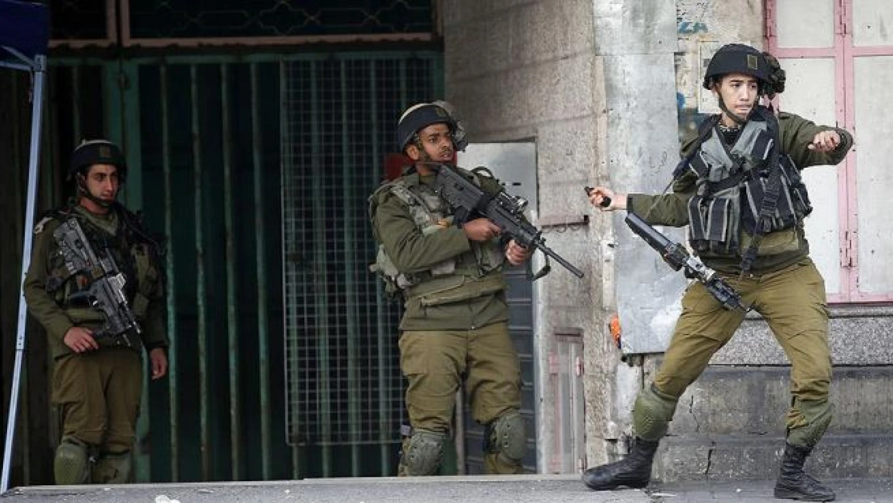 İsrail askerleri Filistinli bir çocuğu öldürdü
