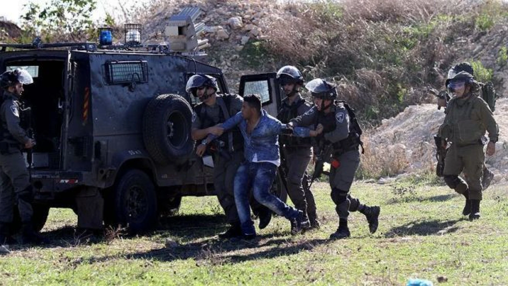 İsrail Batı Şeria'da 16 Filistinliyi gözaltına aldı