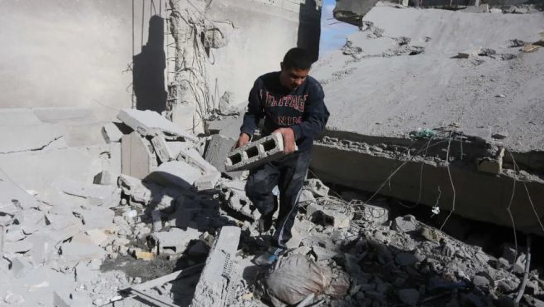 Filistinlinin evini beton dökerek kullanılamaz hale getirdiler
