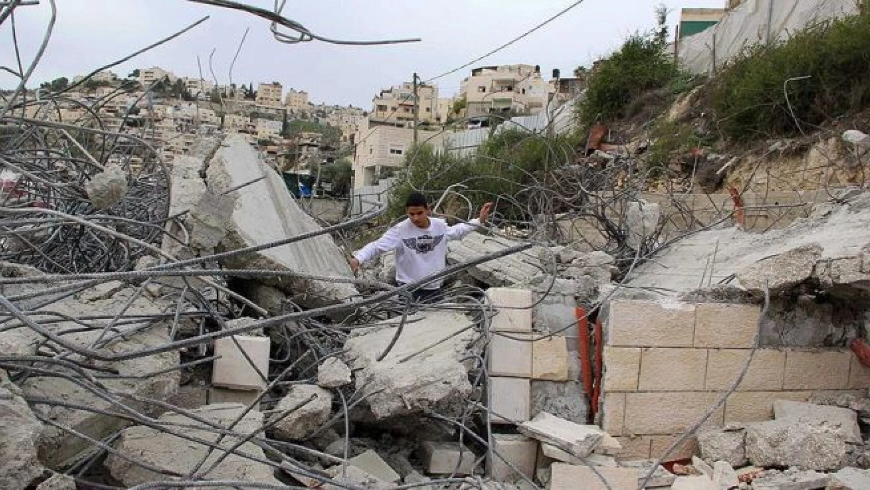 İsrail Kudüs'te Filistinlilere ait 2 evi yıktı
