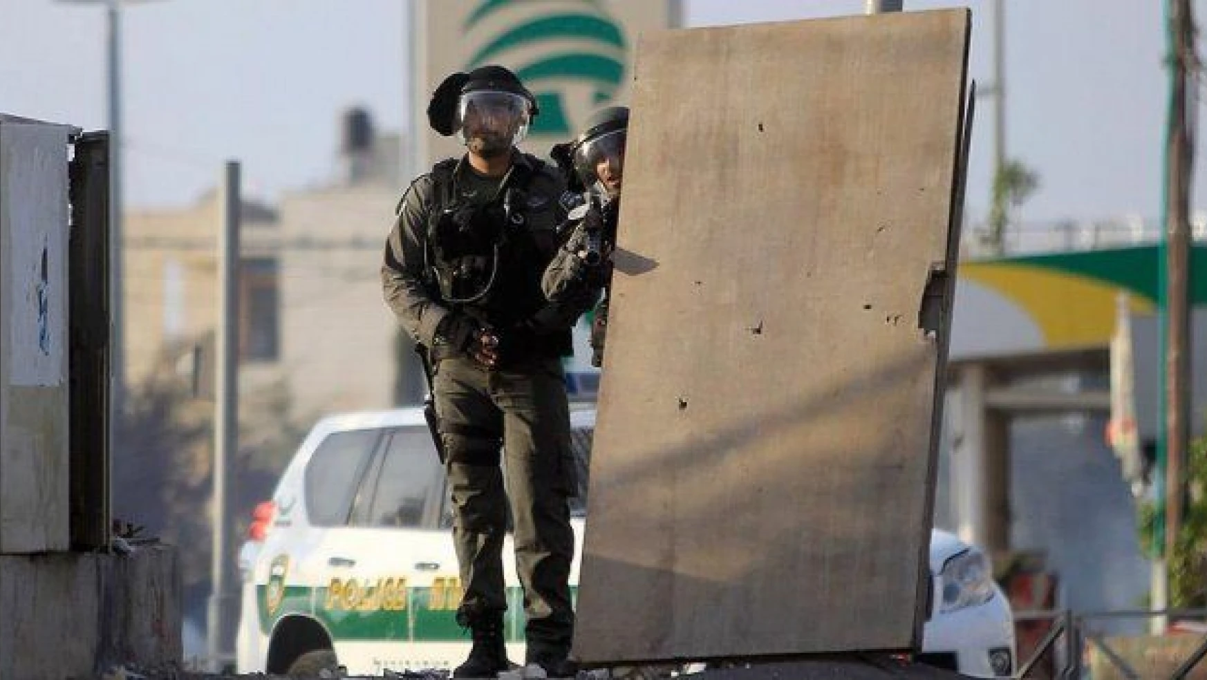 İsrail polisinden cenaze bekleyen Filistinlilere silahlı müdahale