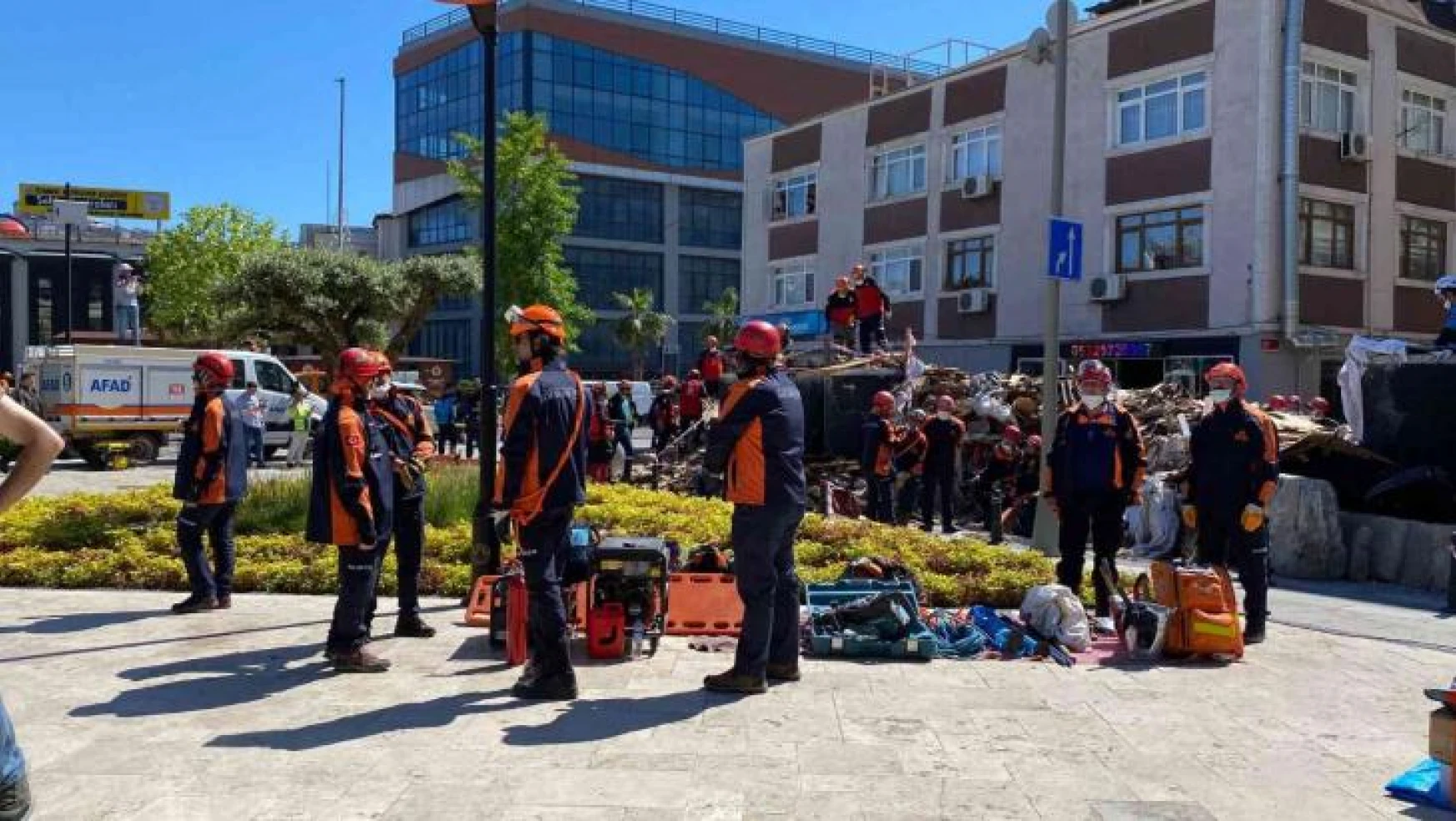 İstanbul'da dev deprem tatbikatı: Senaryo gereği İstanbul 7.5 büyüklüğünde depremle sallandı