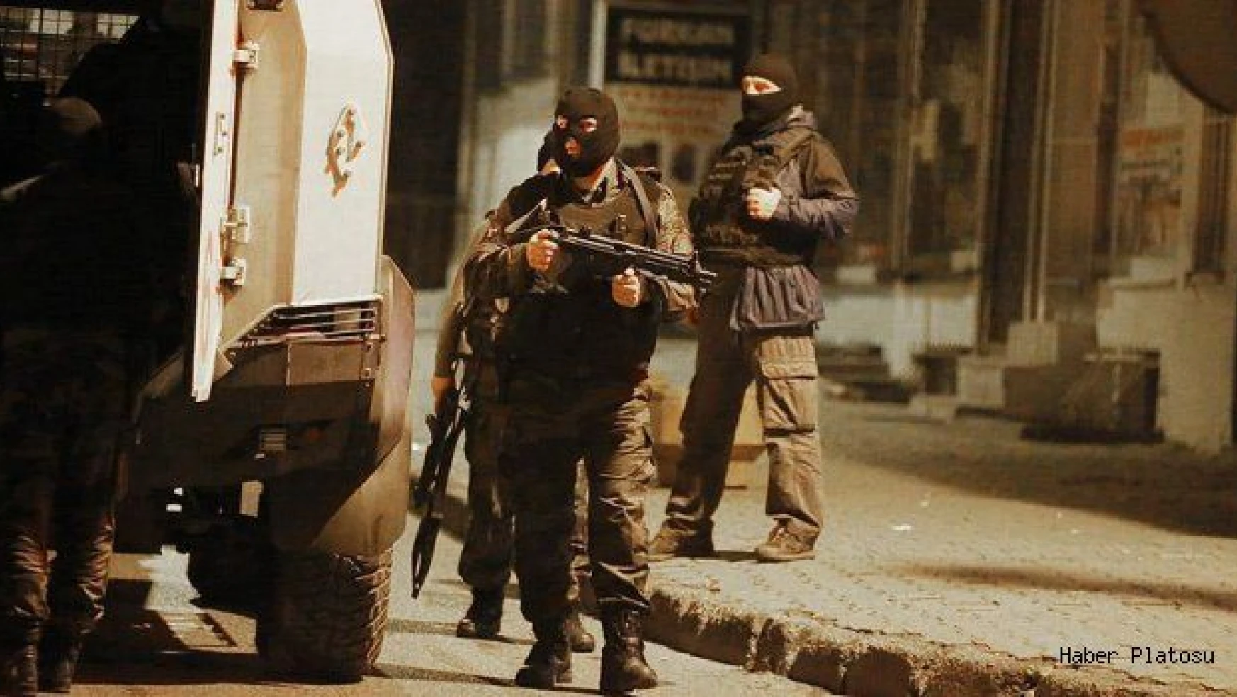 İstanbul'da eş zamanlı terör operasyonları: 20 gözaltı