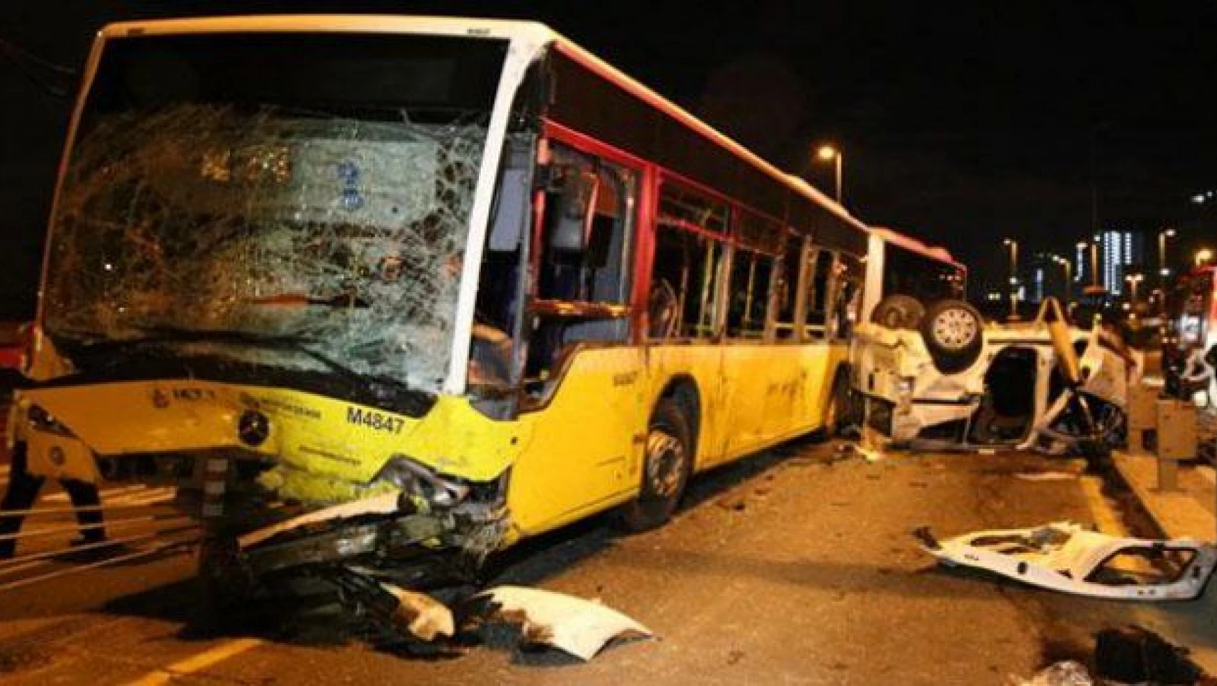 İstanbul'da metrobüs yolunda kaza: 5 ölü 5 yaralı