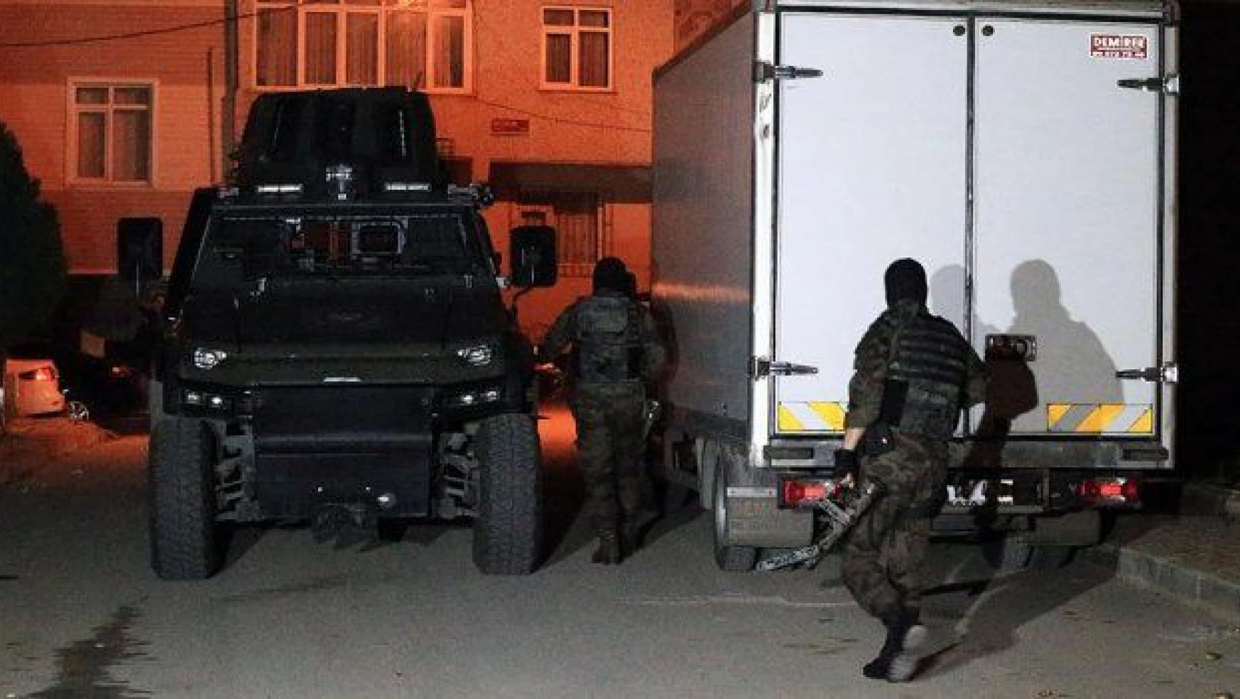 İstanbul'da terör örgütüne helikopter destekli operasyon