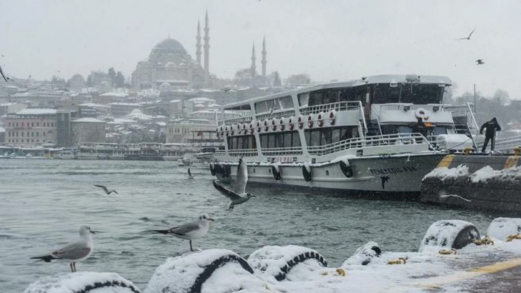 İstanbul'da ulaşıma ve eğitime kar engeli