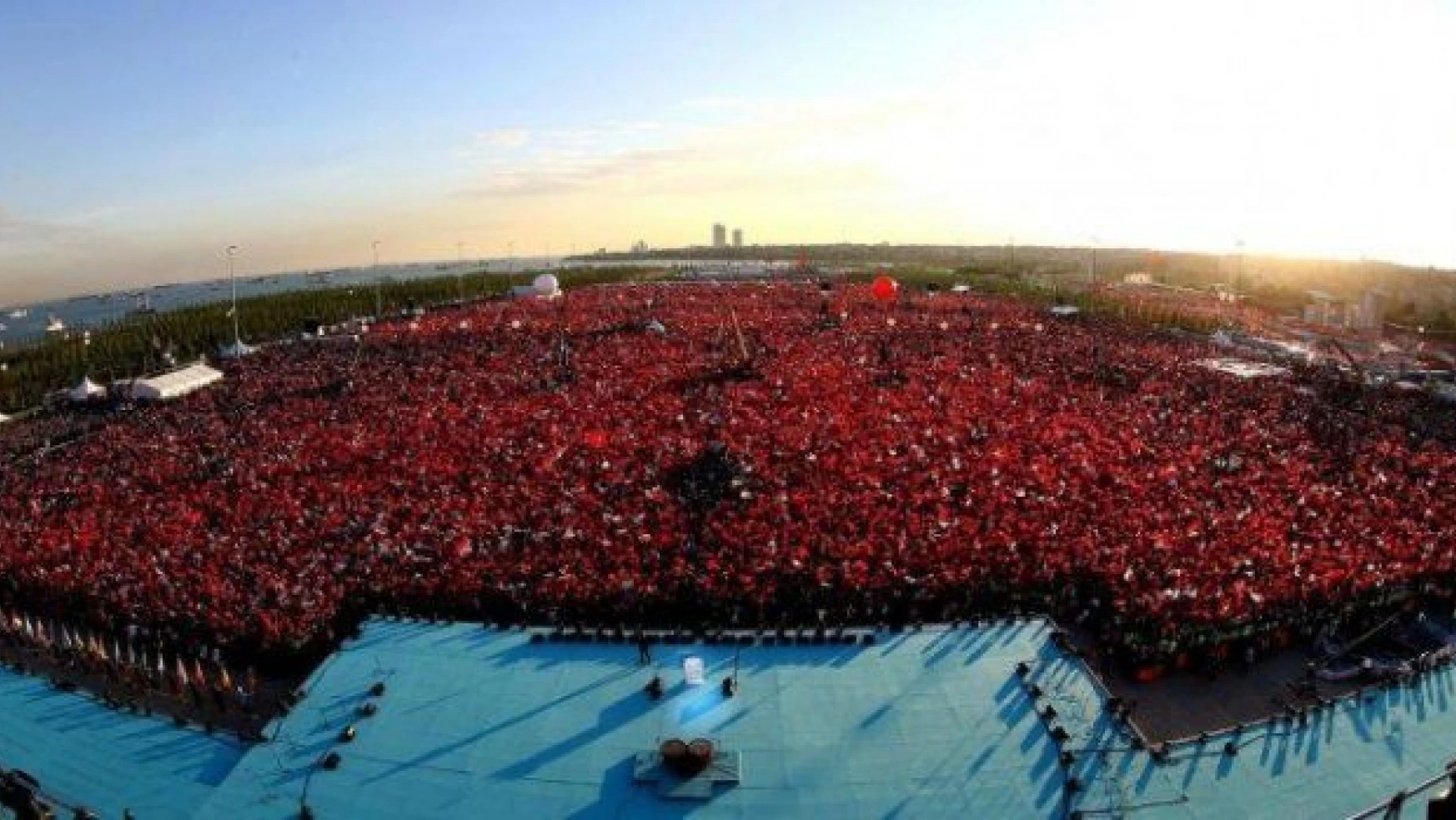 İstanbul'un fethinin 563. yılına görkemli kutlama