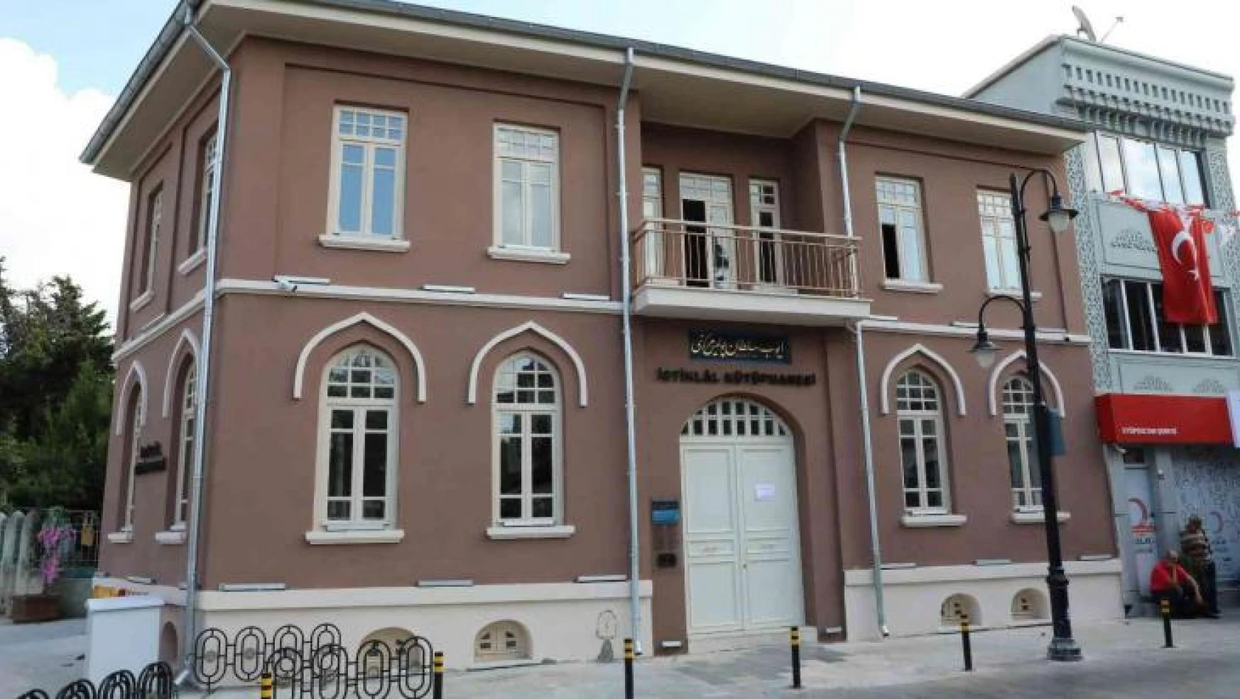 İstiklal Kütüphanesi kapılarını ziyaretçilerine açtı