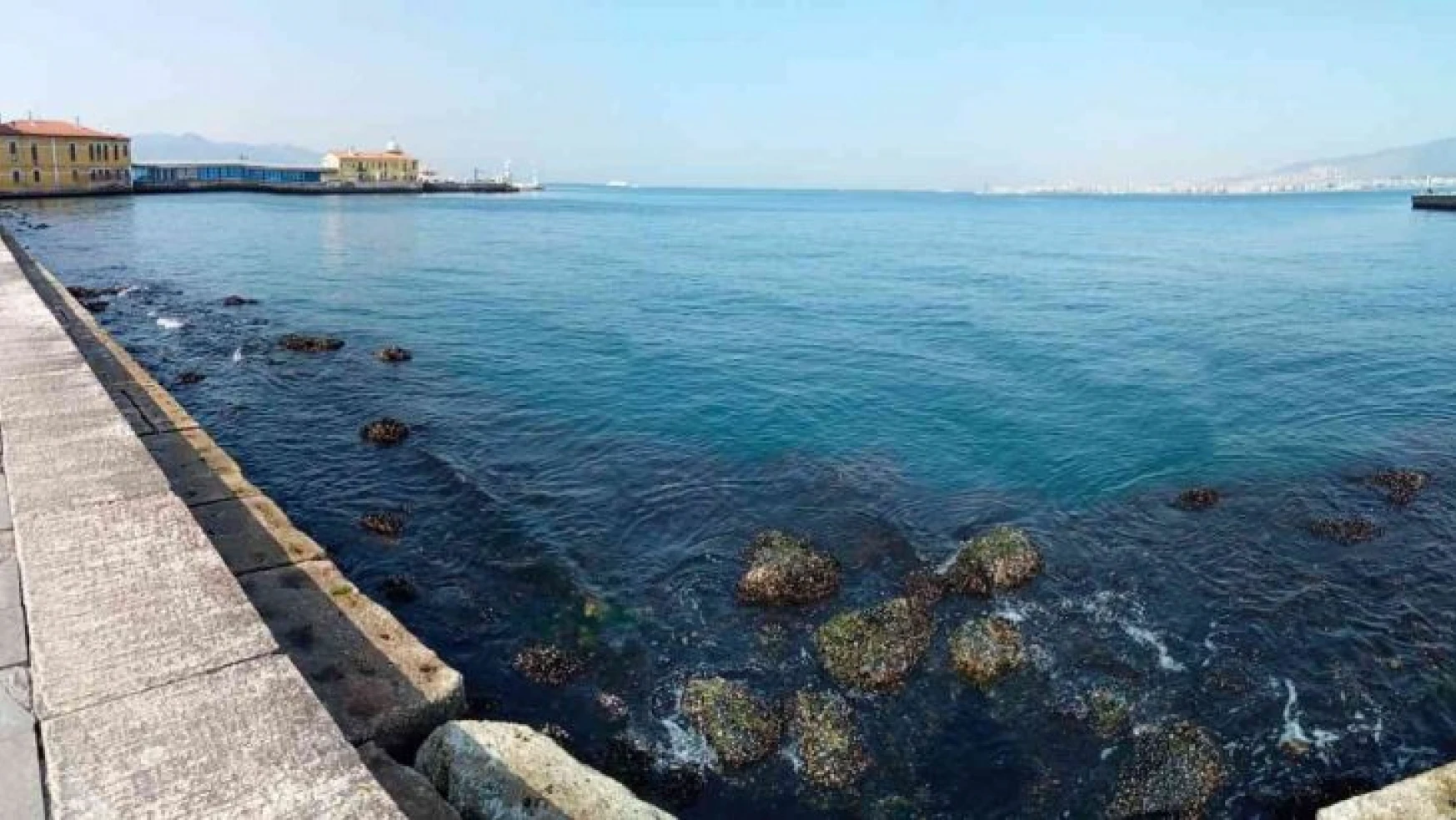 İzmir Körfezi'nde su seviyesi 80 santimetre düştü, deniz ulaşımı aksadı