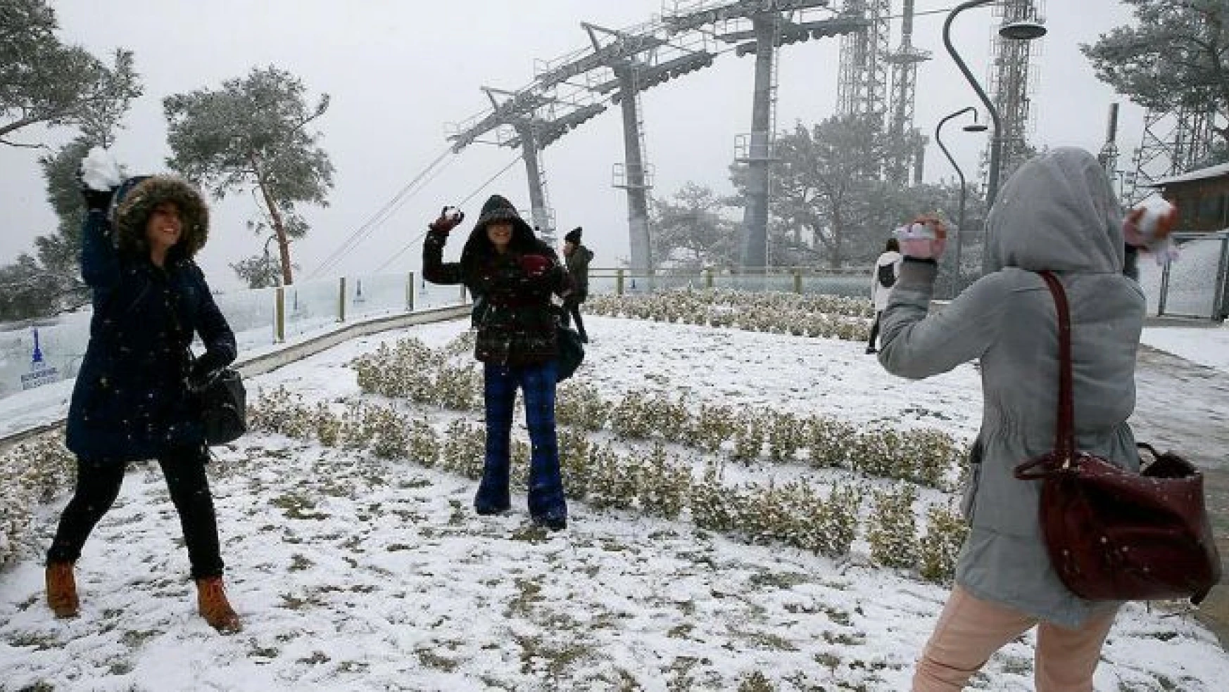 İzmir'de eğitime kar engeli