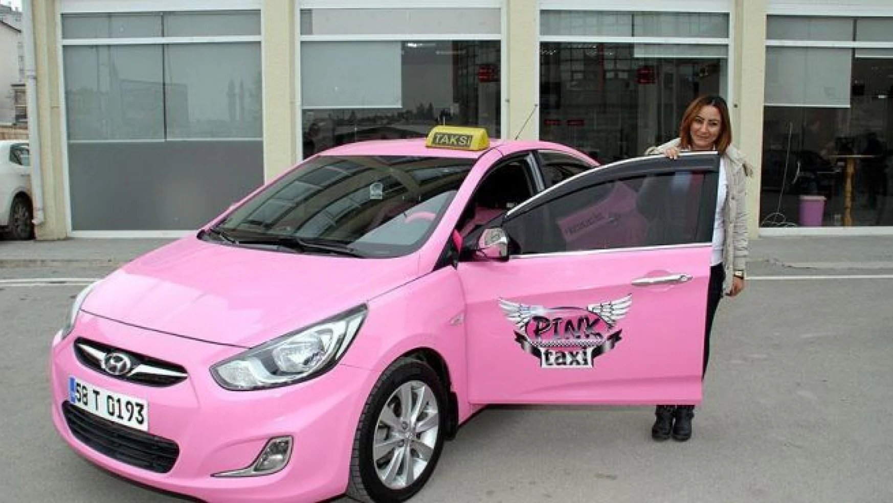 Kadınlara özel 'pembe taksi'