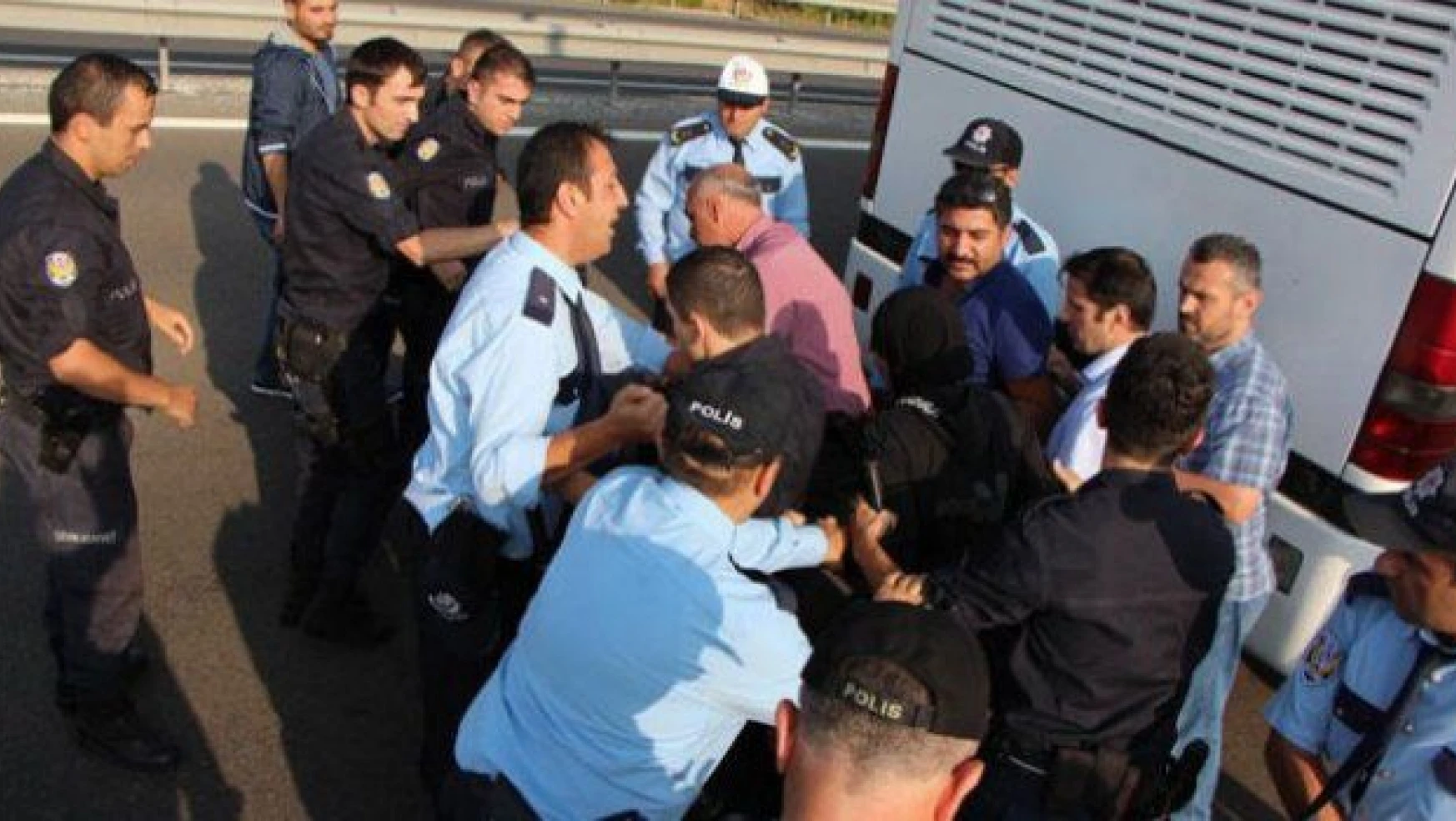 Kampa gitmek istemeyen sığınmacılara polis müdahalesi