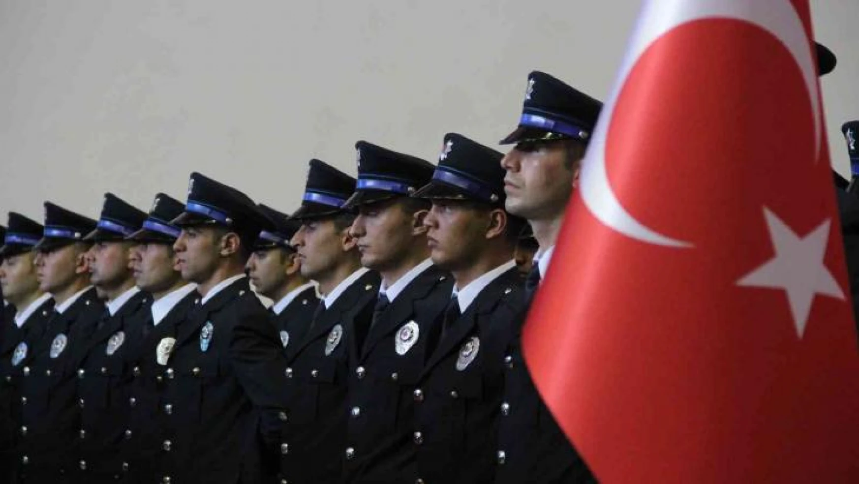 Karaman POMEM'de 427 polis adayı mezun oldu