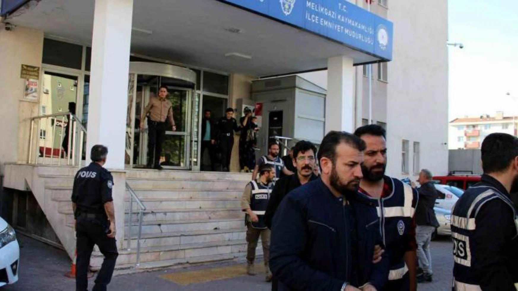 Kayseri'de çeşitli suçlardan hapis cezası ile aranan 8 kişi yakalandı
