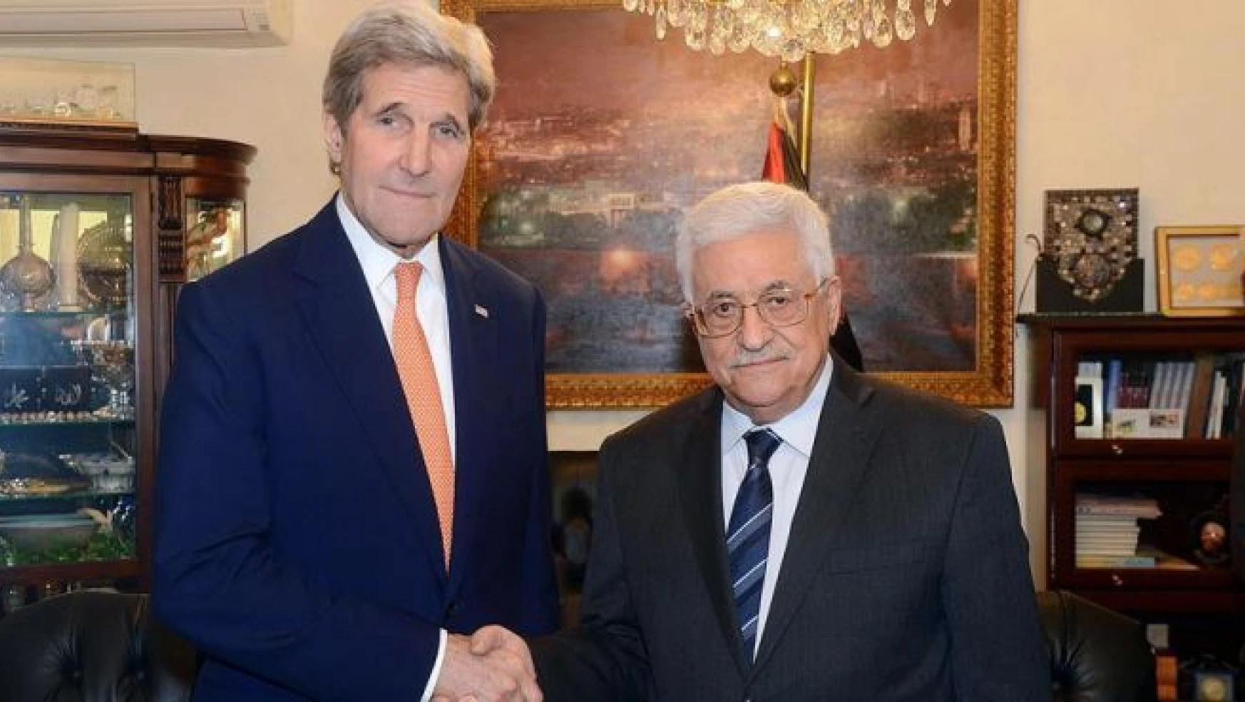 Kerry, Filistin Devlet Başkanı Abbas ile görüştü