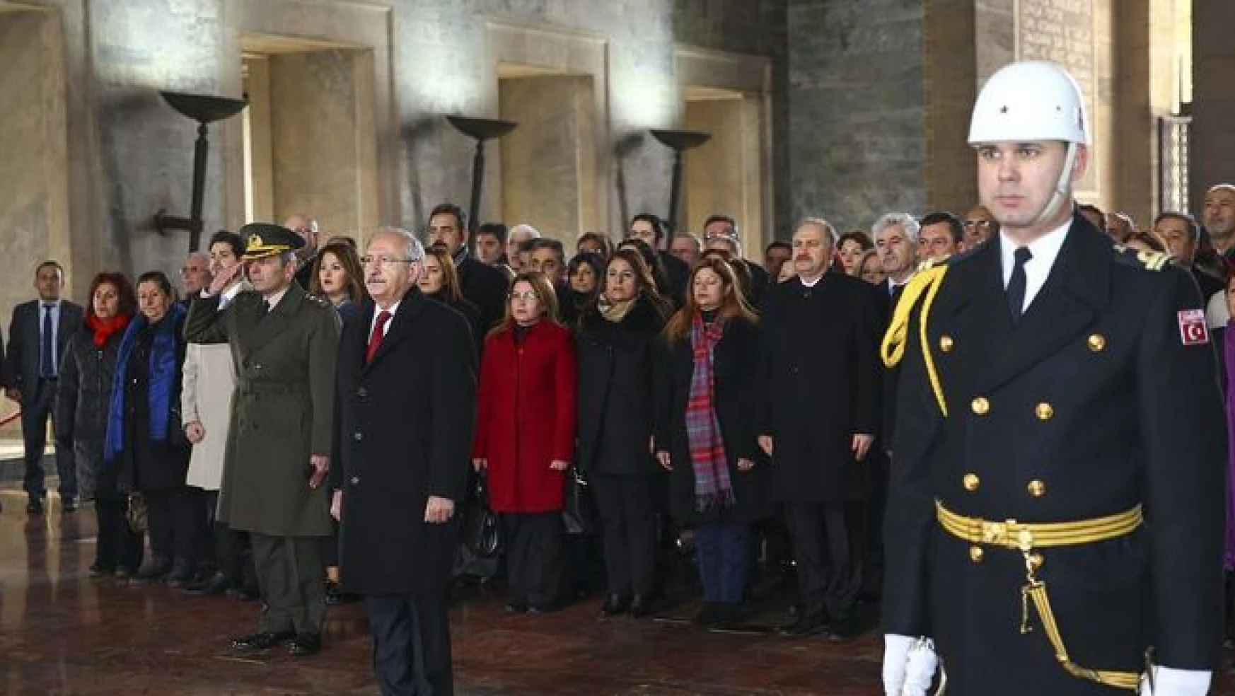 Kılıçdaroğlu, PM ve YDK üyeleriyle Anıtkabir'i ziyaret etti