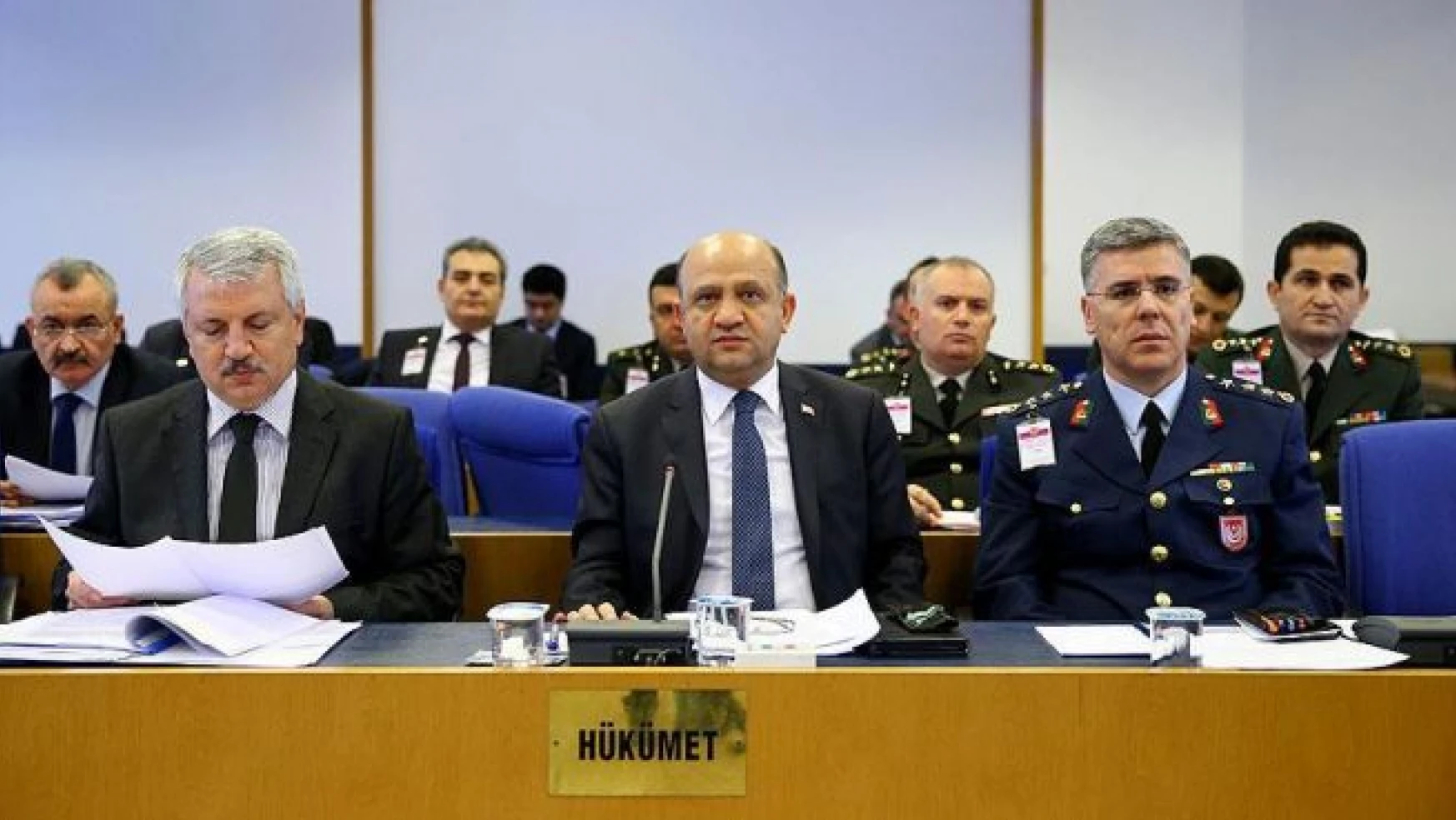 Komisyonda 'dövizle askerlik bedeli' tartışması