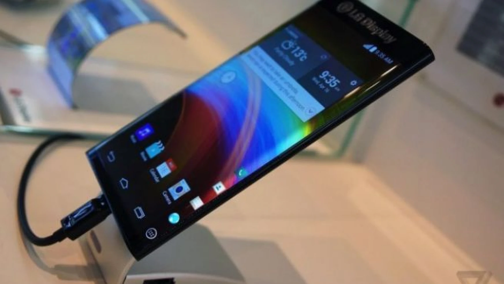 LG, G Flex Serisinden Farklı Bir Kavisli Telefon Üretebilir